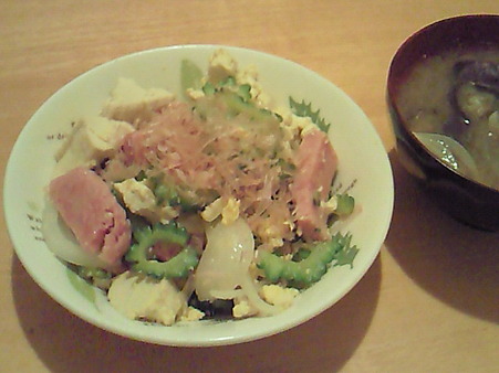 今日はスパムでゴーヤチャンプルー!