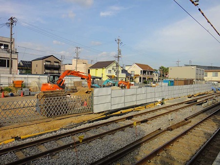 新安城駅6番線横の工事現場