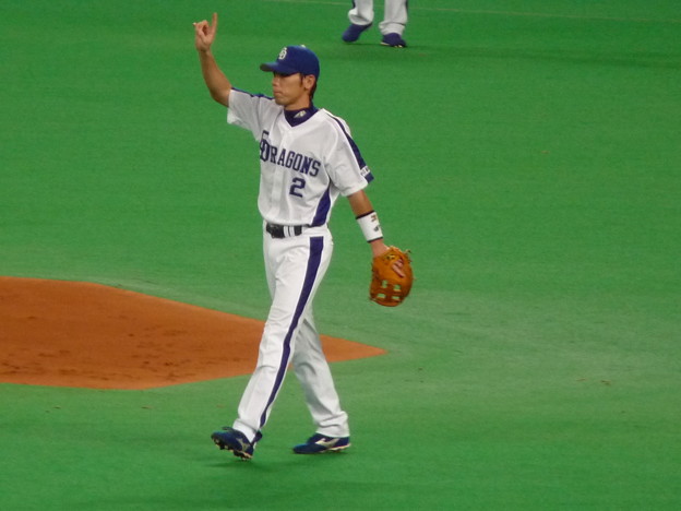 アウトカウント確認の荒木選手 写真共有サイト フォト蔵