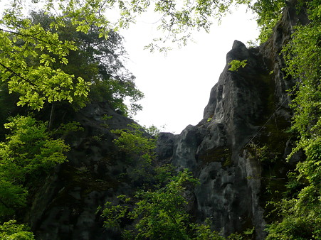 馬場隧道上の岩山