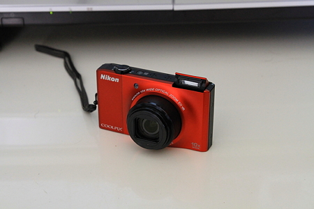 nikons8000