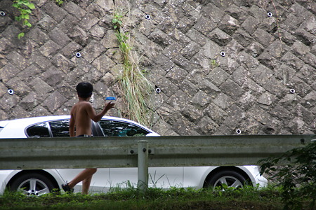 BMW 120iと少年