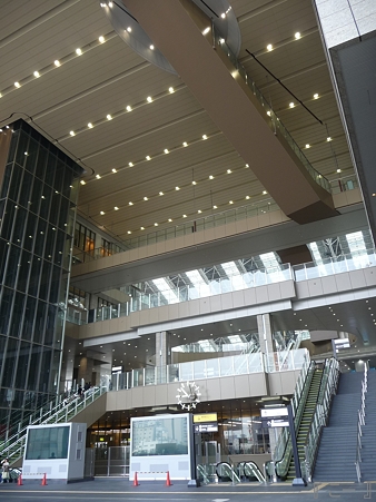 110416-17 大阪駅 (38)