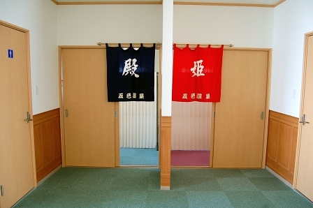 脱衣所前
