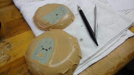 今日の作品 ネコと花 そんな真ん中の小さな丸は無理です。