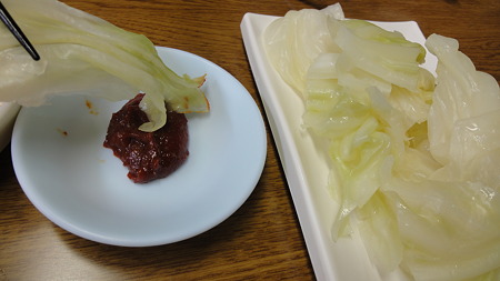 キャベツ 韓国味噌をつけて
